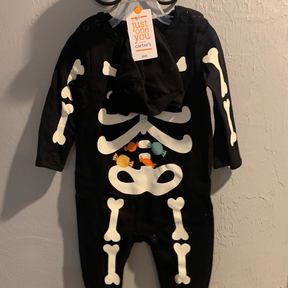 NWT Infant Halloween Skeleton Bodysuit With beanie - Picture 1 of 2